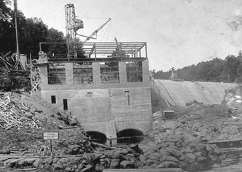 1920 photo of hydroelectric dam construction at Dashville