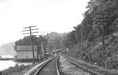 Looking south at the Milton Train Station, 1910. Postcard from the collection of G. Mastorpaolo.
