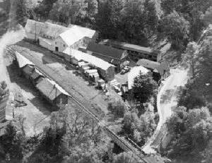 Pratt's Lumber (Vintage Village) w/rail line